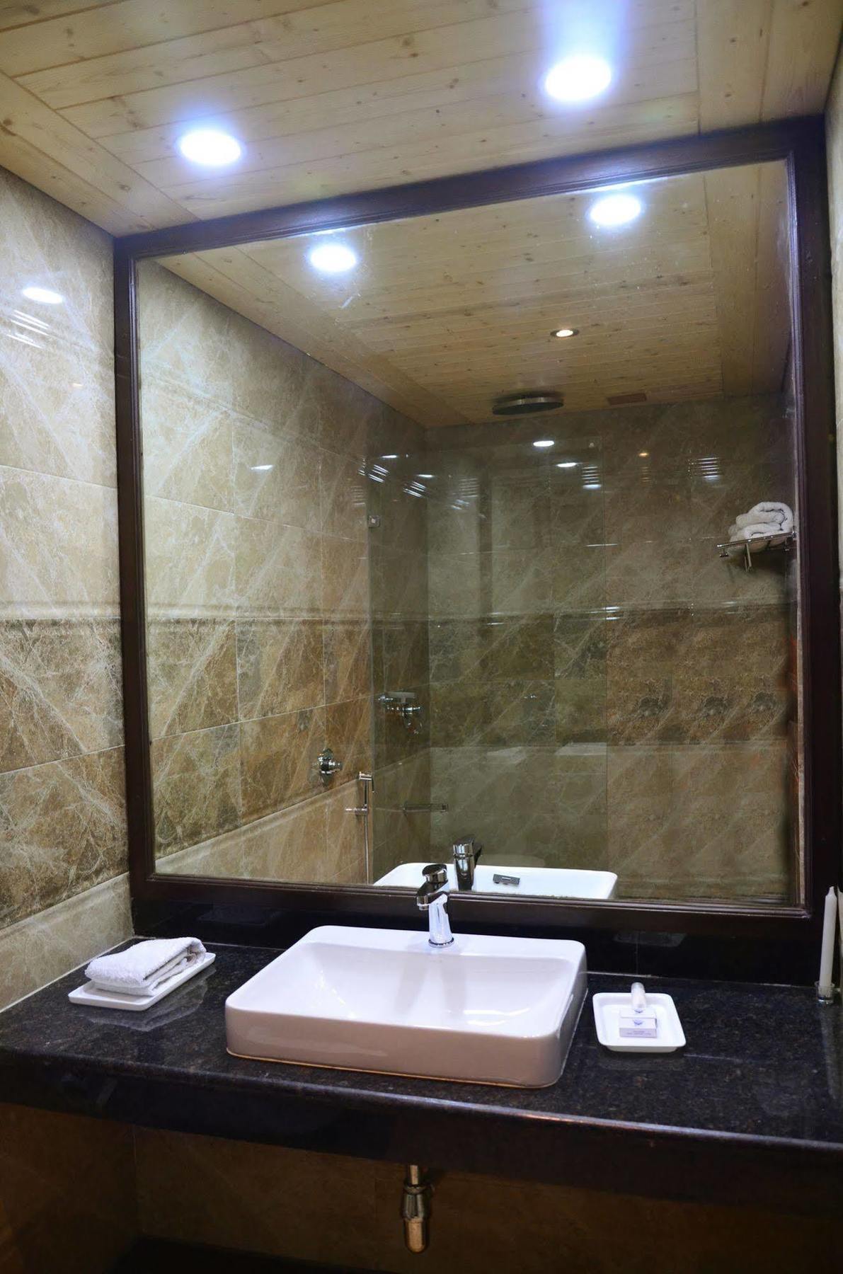 Hotel Manali Heights Eksteriør billede
